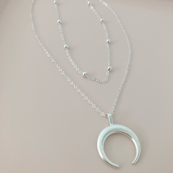 3/$30 CRESCENT MOON SILVER LAYERS NECKLACE - Picture 4 of 6